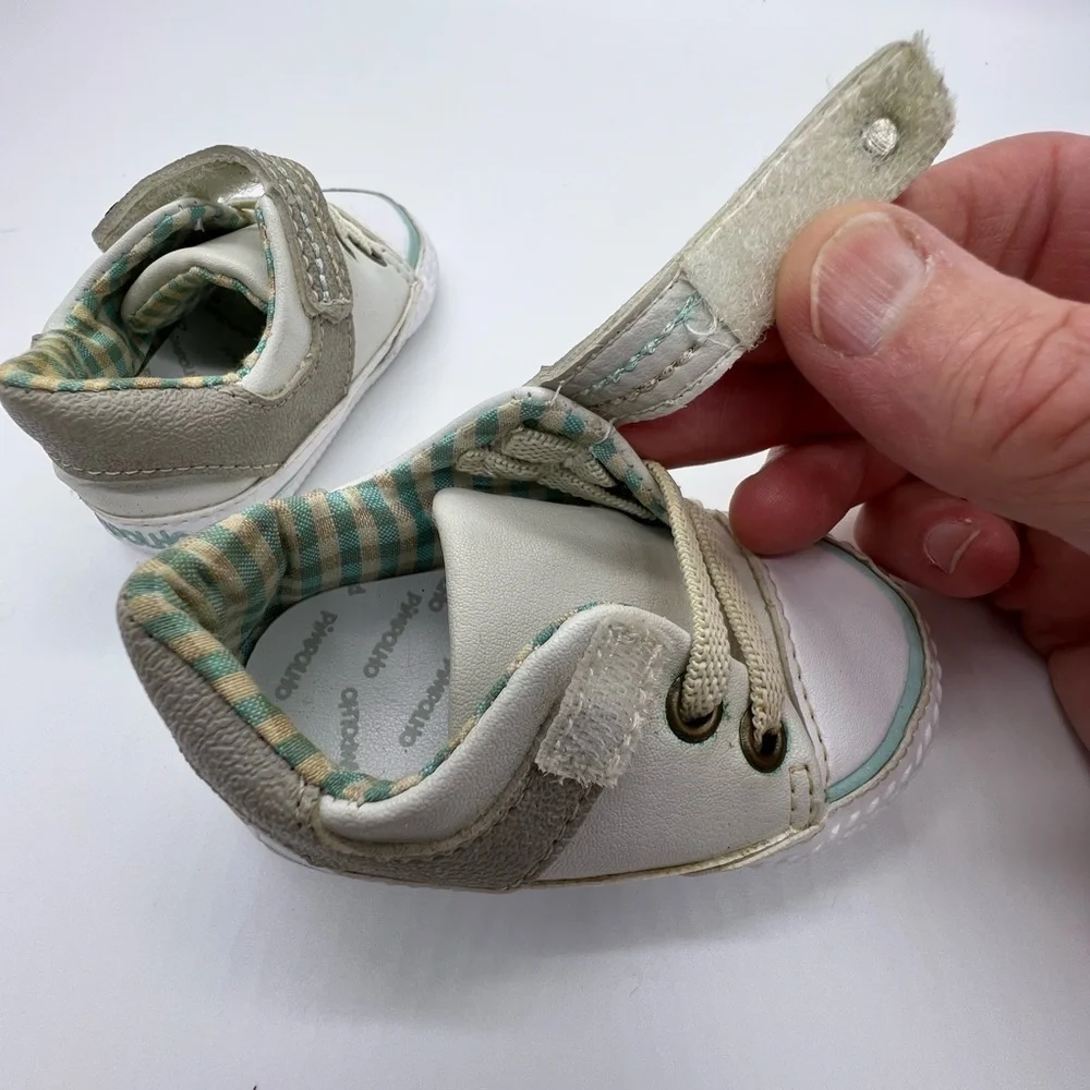 PIMPOLHO BABY BOY WHITE AND TAN CRIB SHOES SIZE 1.5